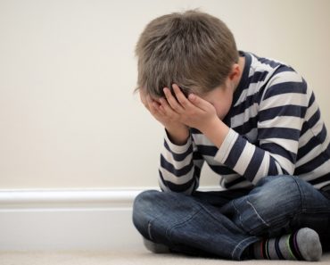 4 Maneras en que el dolor del trauma infantil nos impacta como adultos 7 4 Maneras en que el dolor del trauma infantil nos impacta como adultos