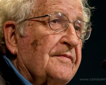 35 citas de Noam Chomsky que te harán cuestionar todo sobre la sociedad