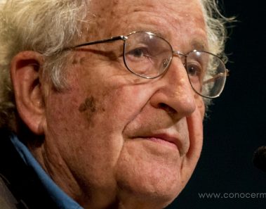 35 citas de Noam Chomsky que te harán cuestionar todo sobre la sociedad