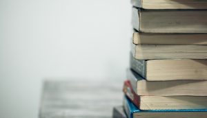Por qué debes tener más libros de los que puedes leer