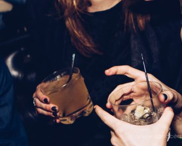 8 Signos de que el alcohol puede tener demasiado poder en tu vida