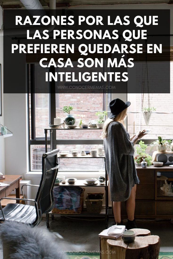 Razones por las que las personas que prefieren quedarse en casa son más inteligentes