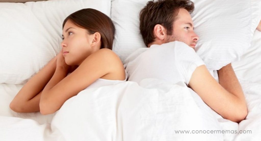 Lo que la posición para dormir puede indicar sobre tu relación