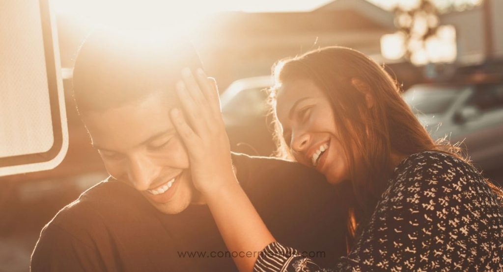 11 maneras de hacer que se enamore más y más de ti cada día