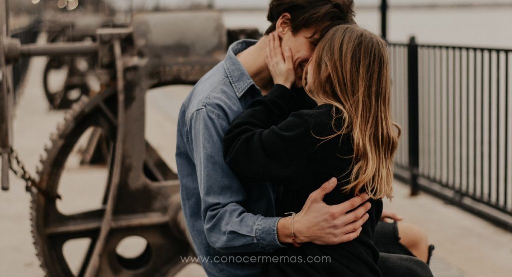 5 Señales de que alguien se está enamorando de ti y tú ni siquiera lo sabes